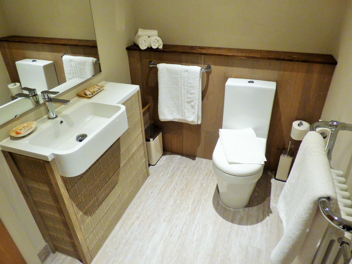 The Fenwick Steak & Seafood Pub Otel Claughton Dış mekan fotoğraf